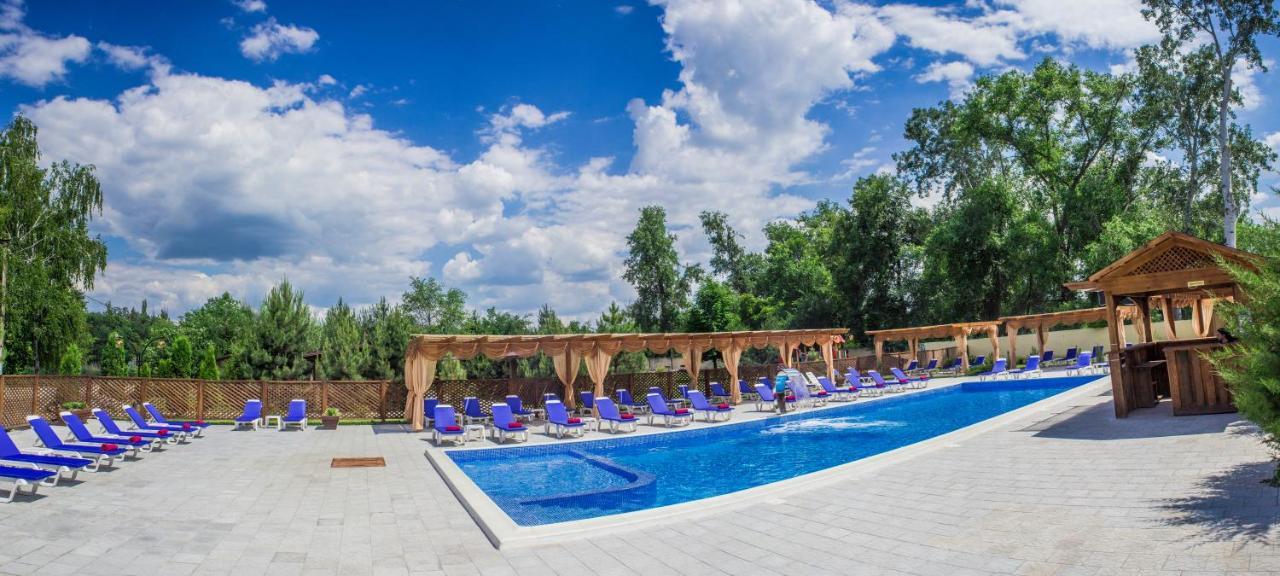Relax Hotel - Restaurant Complex Novomoskovs'k Ngoại thất bức ảnh